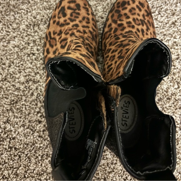 Stevie’s leopard and black sparkle booties, size 6. Excellent condition. - Picture 4 of 4